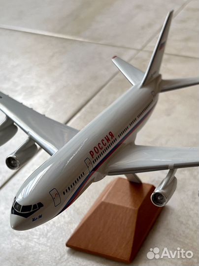 Модель самолета 1 200