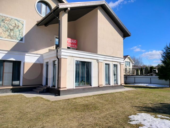 2-к. квартира, 139 м², 1/3 эт.