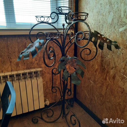 Кованная подставка для цветов