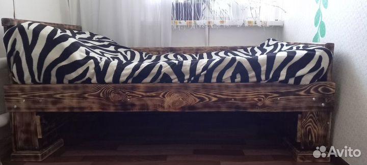 Кровать из массива дерева