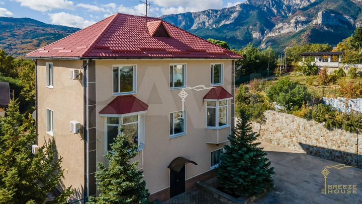 Дом 286 м² на участке 6 сот.