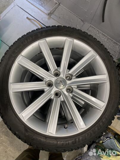 Goodyear Ultragrip Ice Arctic 245/40 R18