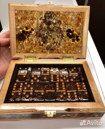 Домино из янтаря 