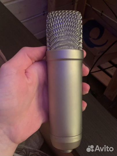 Студийный микрофон