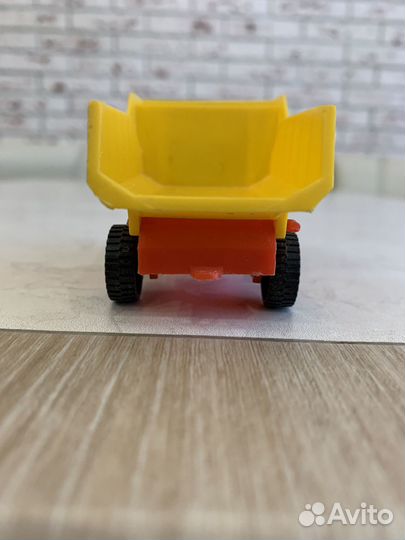 Машинка грузовик Dunlop пластик 1980-е гг