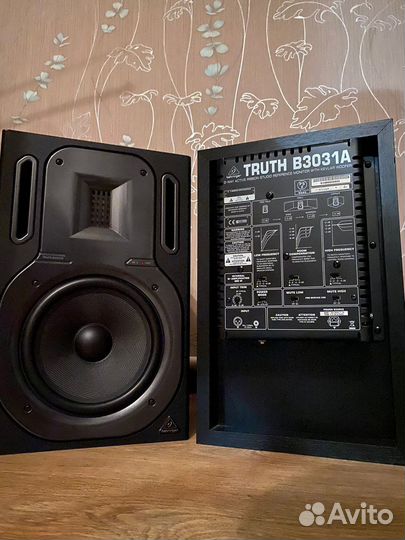 Колонки Behringer B3031A Студийные мониторы