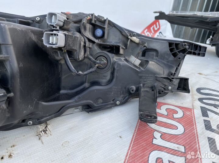 Toyota Corolla E180 фара правая