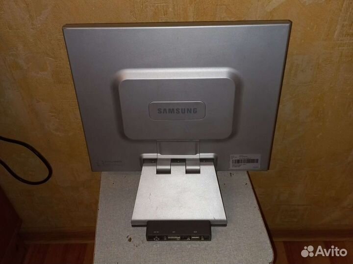 Монитор Samsung с блоком питания