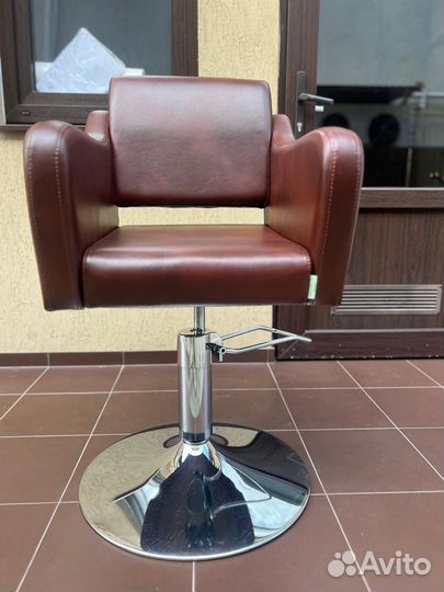 Парикмахерское кресло