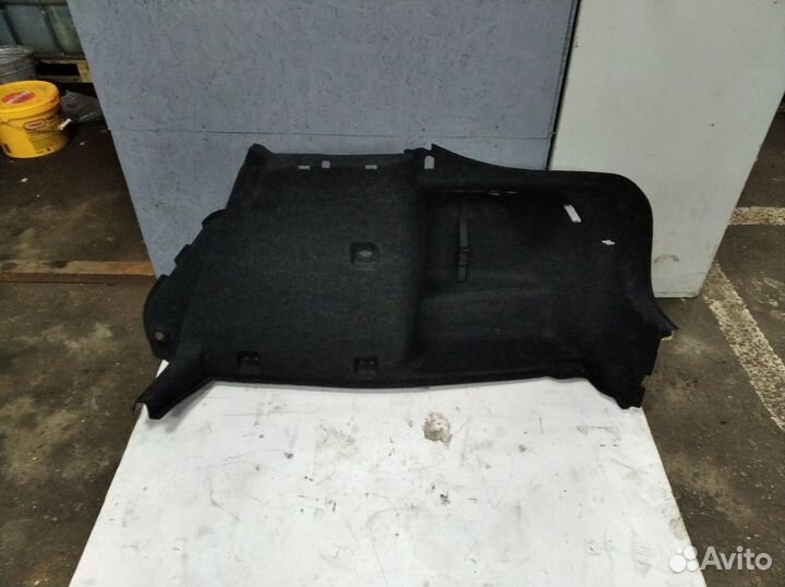 Обшивка багажника правая Шкода Октавия А7