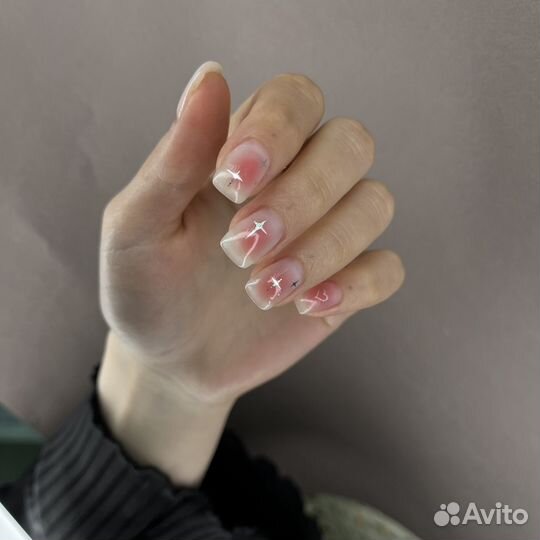 Модель на маникюр с покрытием гель лак