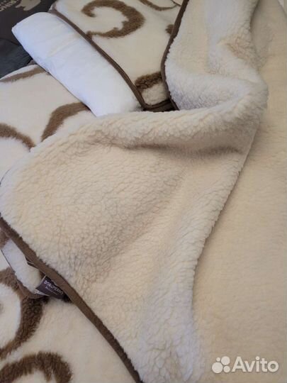 Плед и две подушки из натуральной овечьей шерсти