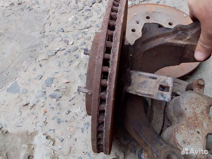 Ступицы с цапфой, с тормозными дисками