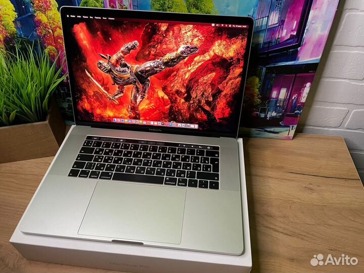 Macbook Pro 15 2018 i7-16gb как Новый