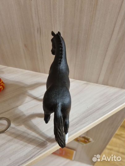 Фигурка лошадь shcleich