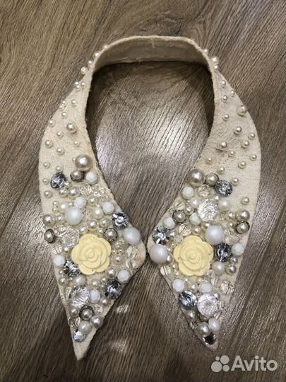 Красивый воротник с бусинками
