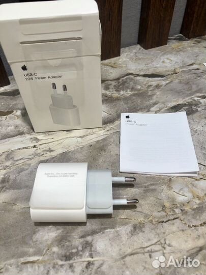 Адаптер питания Apple USB-C 20 Вт