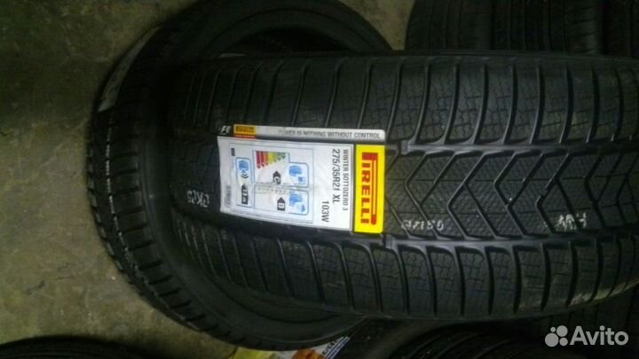 Pirelli Winter Sottozero 3 275/35 R21 103W