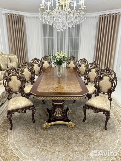 Стол обеденный. В наличии