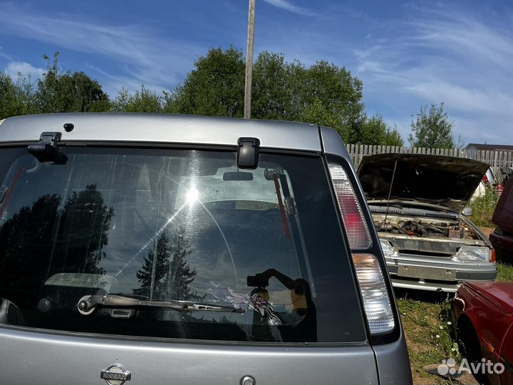 Крышка багажника Nissan Cube Z10