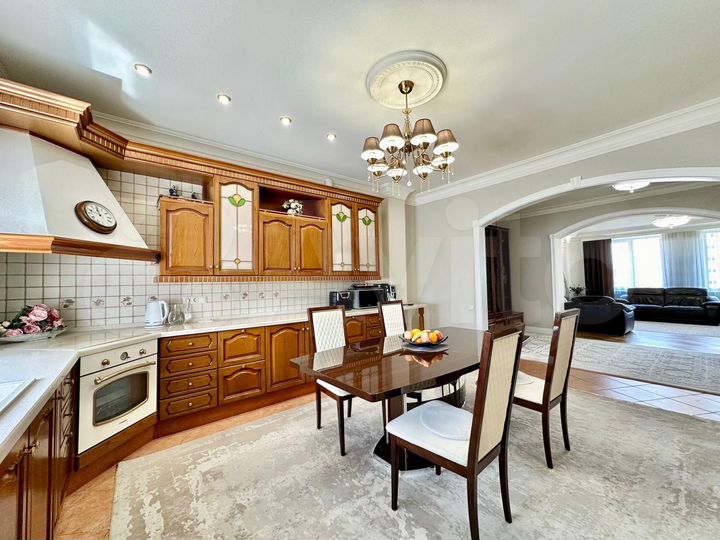 3-к. квартира, 157 м², 6/10 эт.