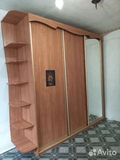 Шкаф