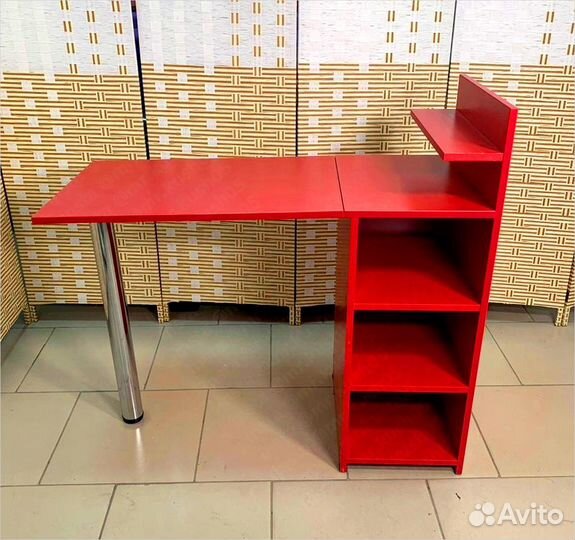 Маникюрный стол