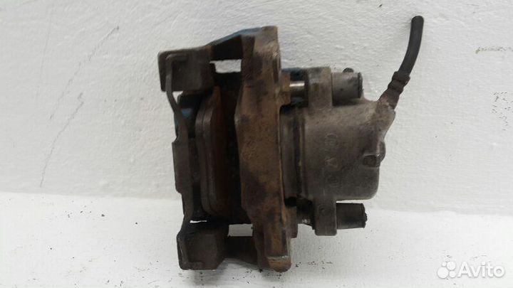 Суппорт передний правый Bmw 525I E39 M54B25 2001