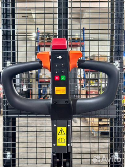 Штабелер самоходный noblelift PSE15L-C