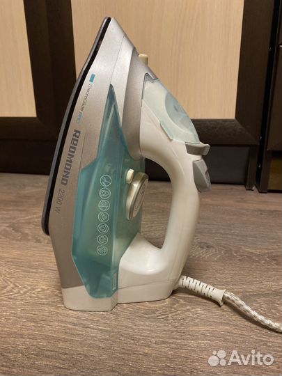Утюг redmond
