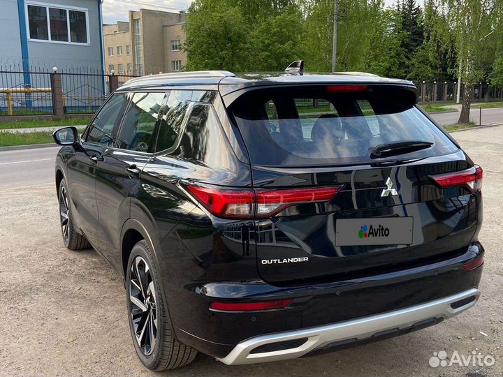 Mitsubishi Outlander 2.5 CVT, 2023, 15 км