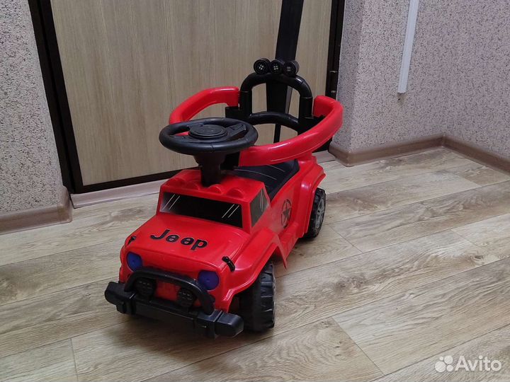 Детская машинка каталка с ручкой