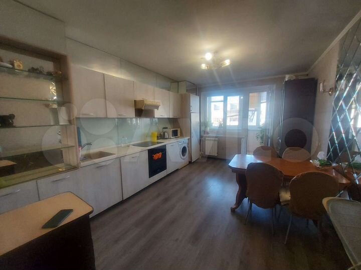 3-к. квартира, 100 м², 9/10 эт.