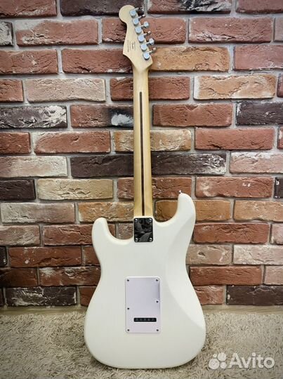 Набор Fender squier bullet Stratocaster HSS+чехол+