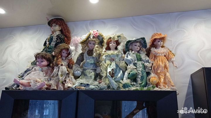 Кукла фарфоровая