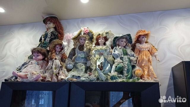 Кукла фарфоровая