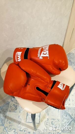 Шлем, перчатки и футы для кикбоксинга(бокса)
