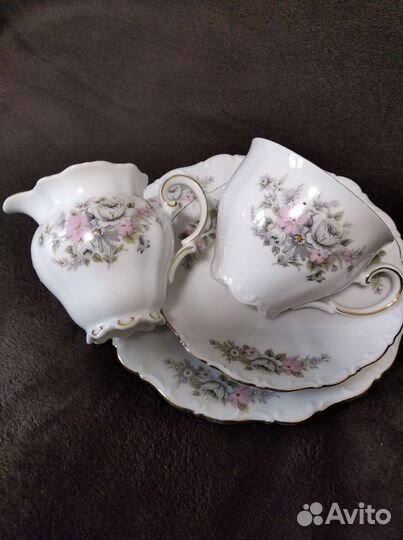 Сервиз -тарелки, блюдца, чашки