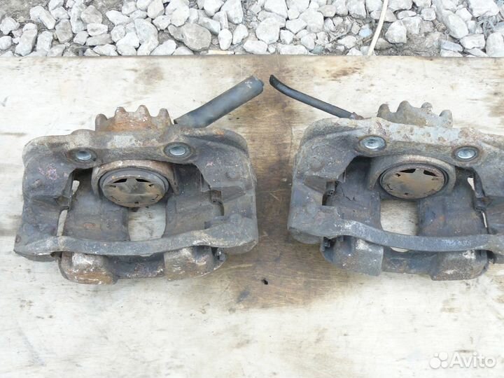 Суппорта передние Peugeot 308 1.6 16V