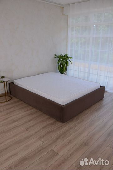 Кровать 140х200 с матрасом новая