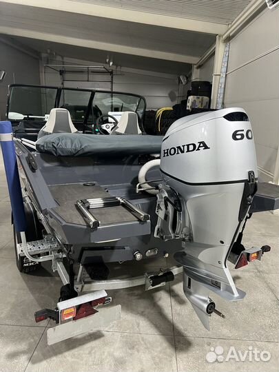 Windboat 4.6 dcx + yamaha f60