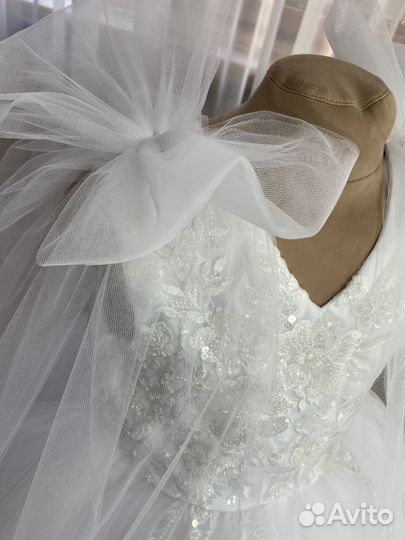 Платье белое