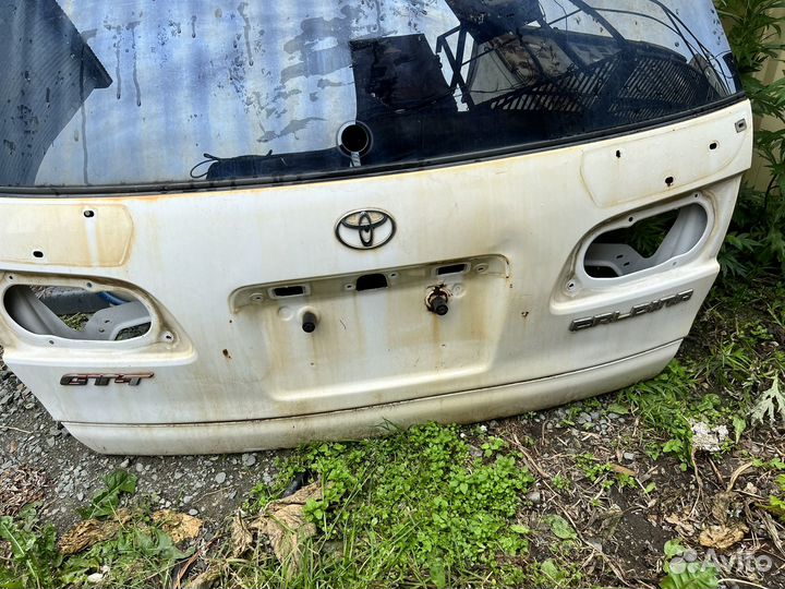 Пятая дверь caldina 215