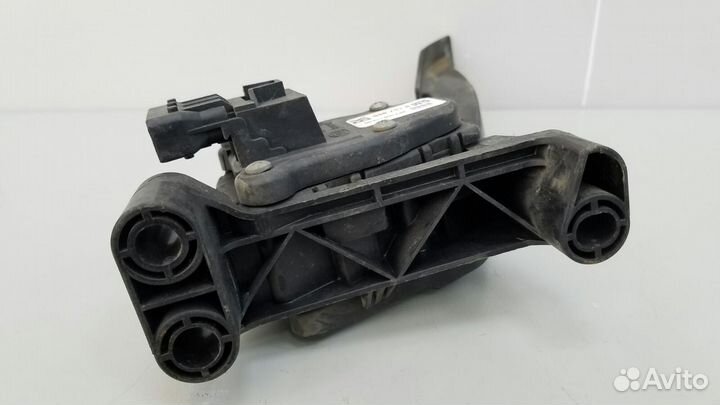 Педаль газа электронная Opel Astra H Z16XER 1.6Л