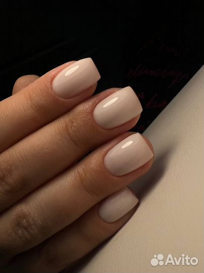 Модель на маникюр
