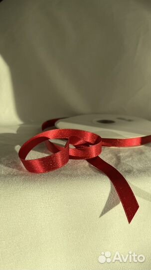 Атласная красная лента блестящая 22 мм