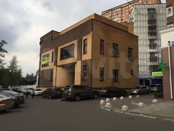 Отдельно стоящее здание, 1600 м²