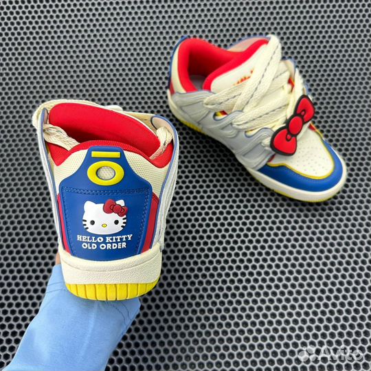 Sanrio HelloKitty х OLD order Skater 001