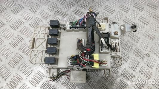 Блок предохранителей toyota RAV 4 ZCA2 (DBR12M101)