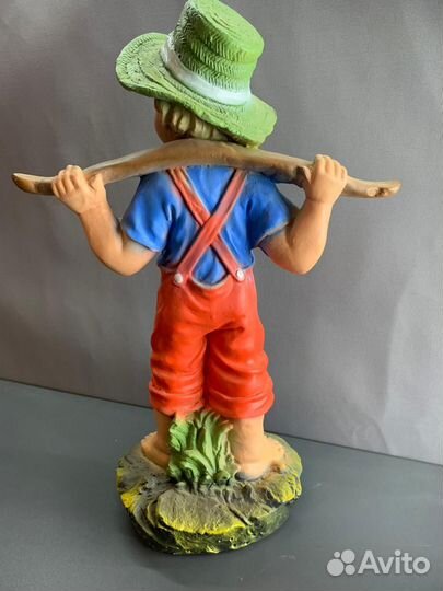 Садовая фигура Сказка Мальчик с коромыслом с корзи